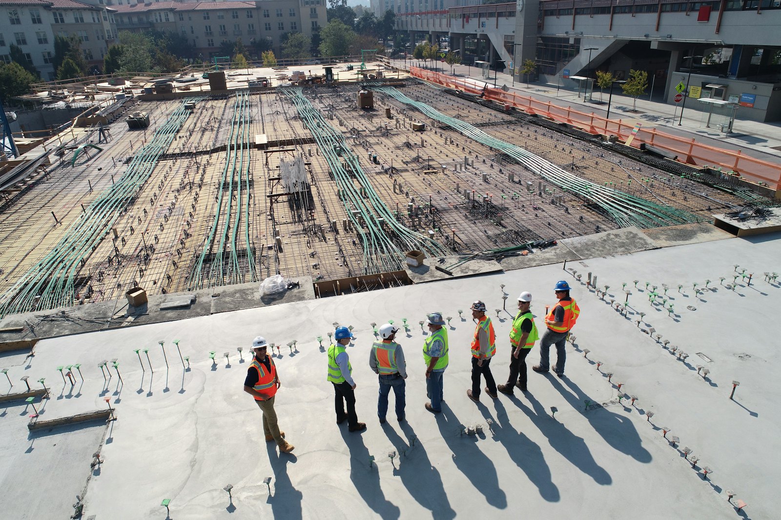 Şantiyede çalışan mühendis ve teknik ekip